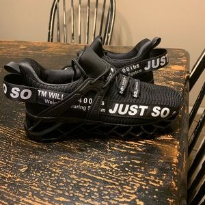 NWOT SoSo athletic shoes! Size 8.5